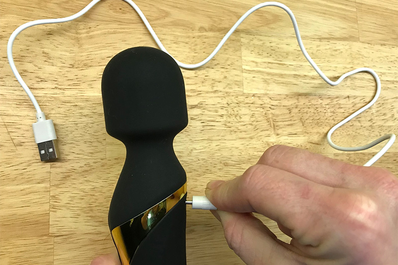 Nabíjení vibrátoru pomocí USB kabelu